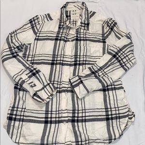 American Eagle black and white flannel